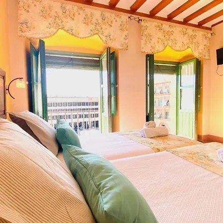 Plaza Mayor Corredera Oda ve Kahvaltı 3*